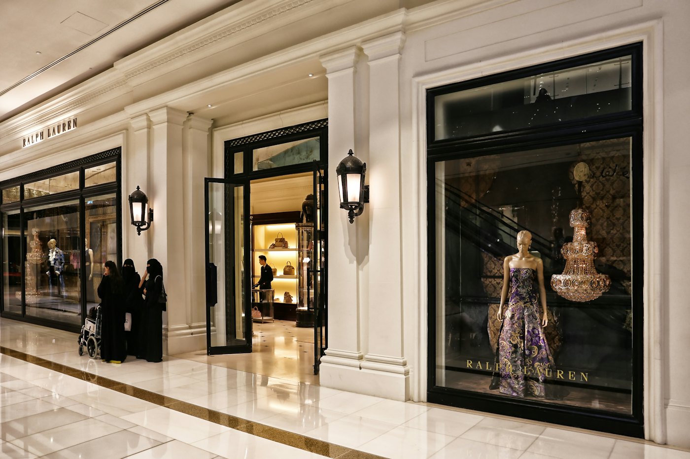 Premium retail showroom arcade